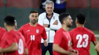 Le sélectionneur de l'équipe d'Iran, le Portugais Carlos Queiroz, supervise une séance d'entraînement avant le match de Coupe du monde de football contre les Etats-Unis, le 28 novembre 2022 à Doha