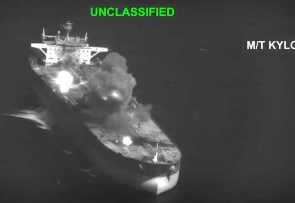 Capture d'une vidéo fournie par le Centcom 2026 le 5 septembre 2026 montrant ce qui est présenté comme des frappes sur des bateaux liés à l'Iran.