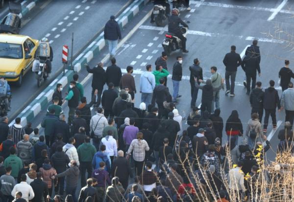 Des manifestants dans la rue à Téhéran en Iran, le 29 décembre 2025