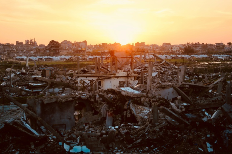 Destructions dans le camp de réfugiés de Nousseirat, dans le centre de la bande de Gaza, le 31 décembre 2025