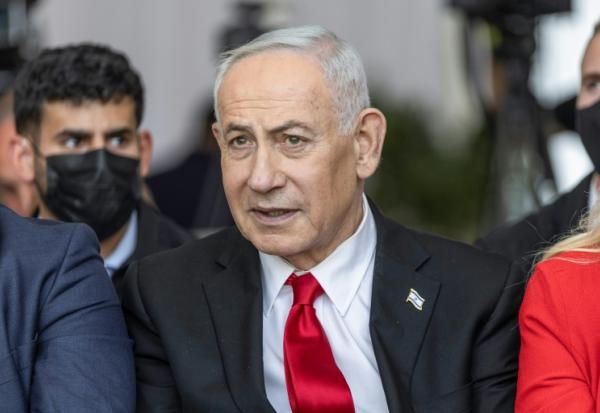 Le Premier ministre israélien Benjamin Netanyahu assiste à une cérémonie à Jérusalem-Est, près de la barrière de séparation avec la ville de Ramallah, en Cisjordanie occupée par Israël, le 5 juillet 2026