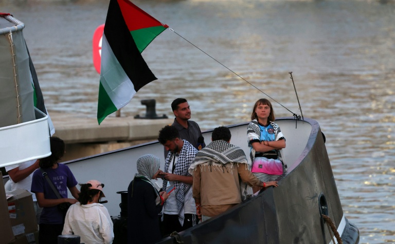 Greta Thunberg à bord d'un bateau de la flottille pour Gaza, dans le port de Barcelone le 1er septembre 2025