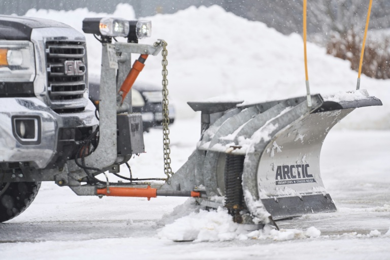 Sur le parking d'Arctic Snowplows, qui fabrique des chasse-neige à London (Ontario) au Canada, le 10 décembre 2025.