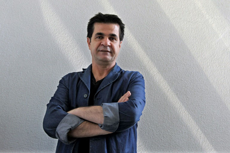 Le cinéaste iranien Jafar Panahi pose le 30 août 2010 pour une interview avec l'AFP à Téhéran