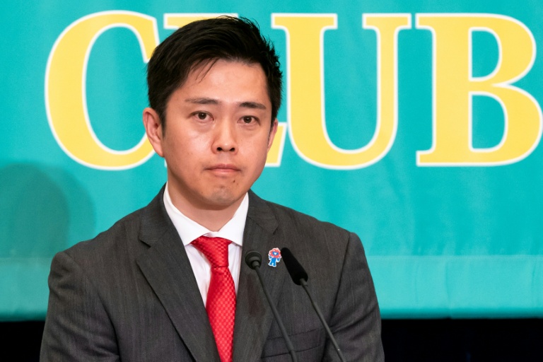 Le co-dirigeant du Parti japonais pour l'innovation (JIP, ou Ishin), Hirofumi Yoshimura, participe à un débat avec les dirigeants d'autres partis politiques au Club national de la presse japonaise à Tokyo, le 2 juillet 2025