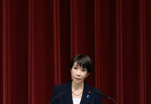 La Première ministre japonaise Sanae Takaichi donne une conférence de presse à Tokyo, le 19 janvier 2026