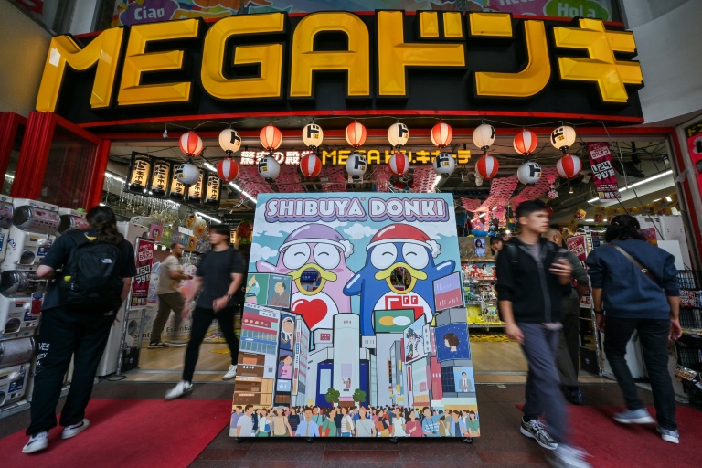 L'entrée d'un magasin du détaillant discount japonais Don Quijote, dans le quartier de Shibuya à Tokyo, le 21 avril 2025