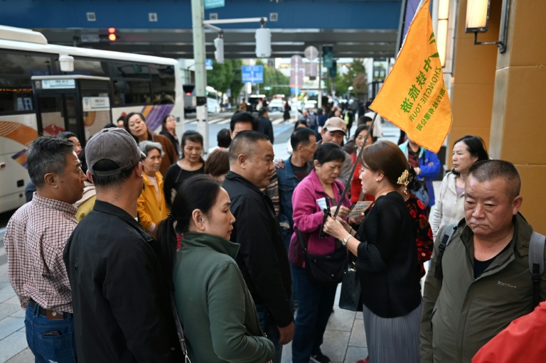 Un groupe de touristes chinois à Tokyo, le 17 novembre 2025
