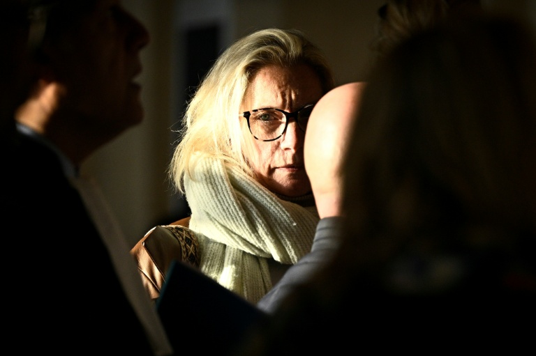 Delphine Daviet, la mère de Lola, arrive à la cour d'assises de Paris le 17 octobre 2025