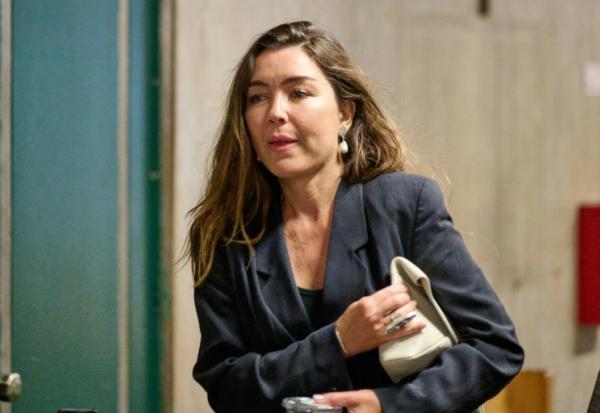 Miriam Haley, l'une des accusatrices au procès d'Harvey Weinstein dans les couloirs de la cour criminelle de Manhattan, à New York, le 30 avril 2025 