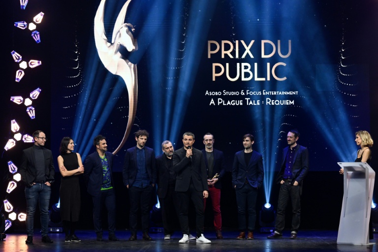 Des membres du studio français Asobo reçoivent le prix Pégase du public pour le jeu vidéo 