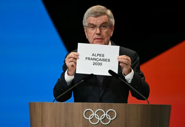 Le président du Comité international olympique (CIO) Thomas Bach annonce l'élection des Alpes françaises pour organiser les Jeux olympiques d'hiver 2030 le 24 juillet 2024
