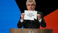 Le président du Comité international olympique (CIO) Thomas Bach annonce l'élection des Alpes françaises pour organiser les Jeux olympiques d'hiver 2030 le 24 juillet 2024
