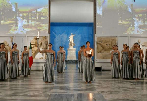 La flamme olympique des Jeux d'hiver 2026 à Milan-Cortina a été allumée lors d'une cérémonie au musée du site antique d'Olympie, en Grèce, le 26 novembre 2025