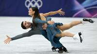 Les Français Laurence Fournier Beaudry et Guillaume Cizeron, champions olympiques de danse sur glace, le 11 février 2026 aux JO de Milan Cortina