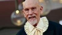 L'acteur américain John Malkovich assiste à la cérémonie sur le tapis rouge organisée à l'occasion de la projection du film "Wild Horse Nine" lors du 83e Festival international du film de Venise, le 3 septembre 2026