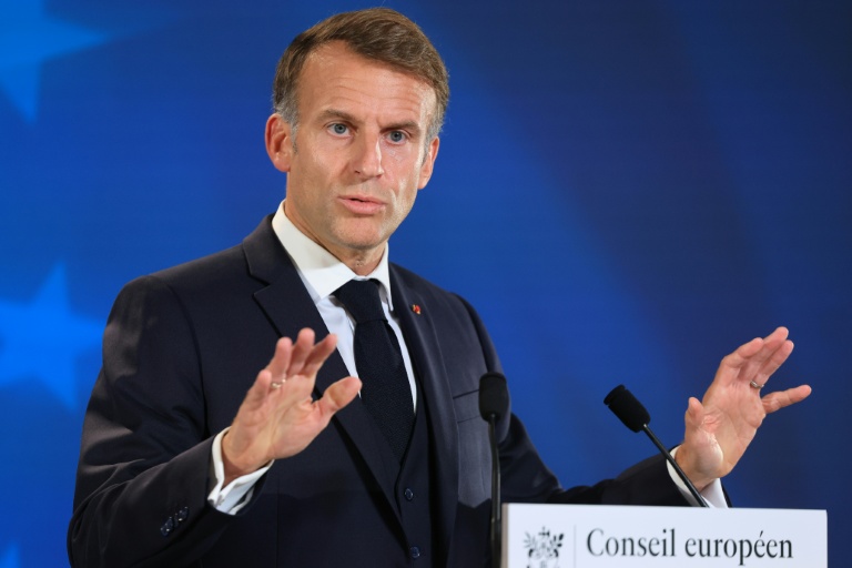 Le président Emmanuel Macron le 16 octobre 2026 au siège de l'UE à Bruxelles