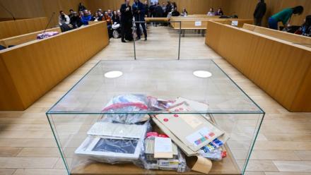 Photo de la salle de la cour d'assises des Landes de Mont-de-Marsan où s'est ouvert le procès d'une mère accusée d'avoir empoisonné ses filles aux médicaments le 24 novembre 2025