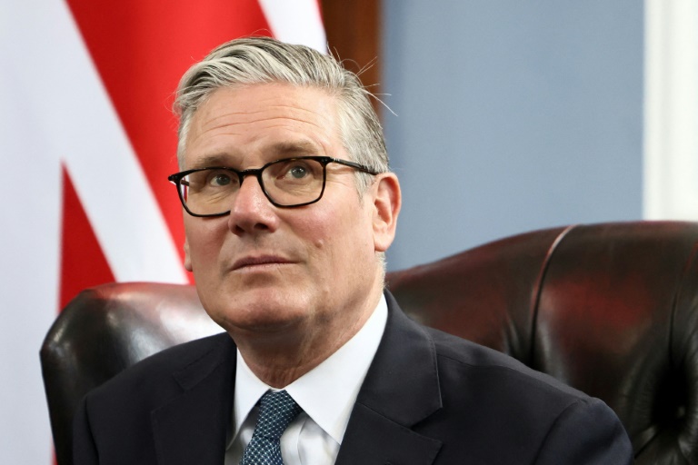Le Premier ministre britannique Keir Starmer à la base de la Royal Air Force (RAF) de Northolt, près de Londres, le 27 mai 2026