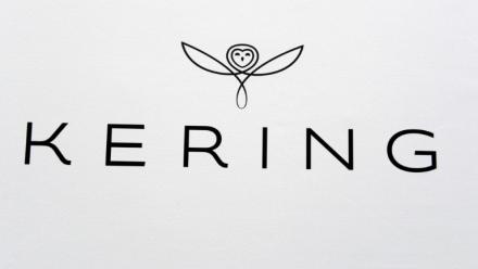 Le groupe français de luxe Kering, malmené depuis plusieurs années, vend sa division Beauté à son compatriote L'Oréal pour 4 milliards d'euros, ce qui devrait lui permettre de réduire son endettement et continuer son redressement