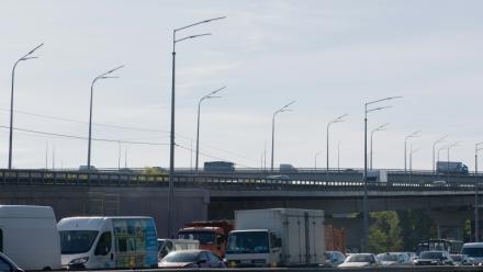 Des embouteillages à Kyiv le 2 octobre 2026, où la circulation était paralysée après la fermeture de l’un des principaux ponts de la ville à la suite d’une nouvelle vague de frappes de drones russes