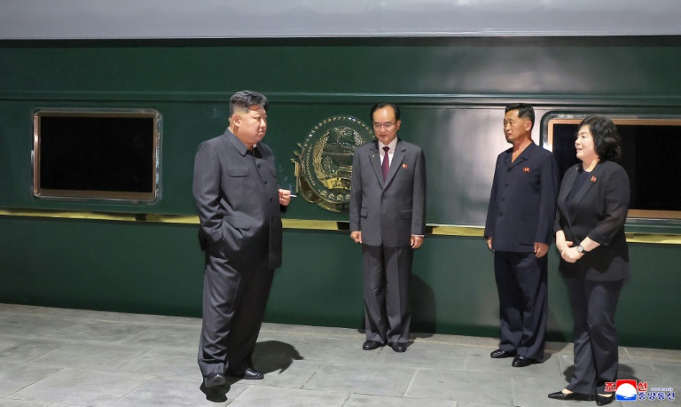 Kim Jong Un avant de partir pour Pékin, le 01 Septembre 2025 à Pyongyang, photo fournie par l'agence de presse nord-coréenne Korean Central News Agency (KCNA)
