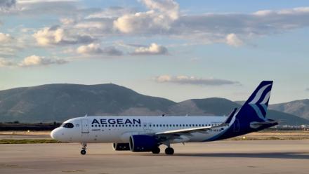 Un Airbus A320 de la compagnie grecque Aegean Airlines, sur le tarmac de l'aéroport d'Athènes, le 5 octobre 2022