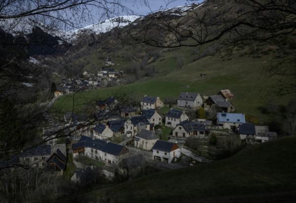 Vue générale du village de Caubous, en Haute-Garonne, le 11 mars 2026