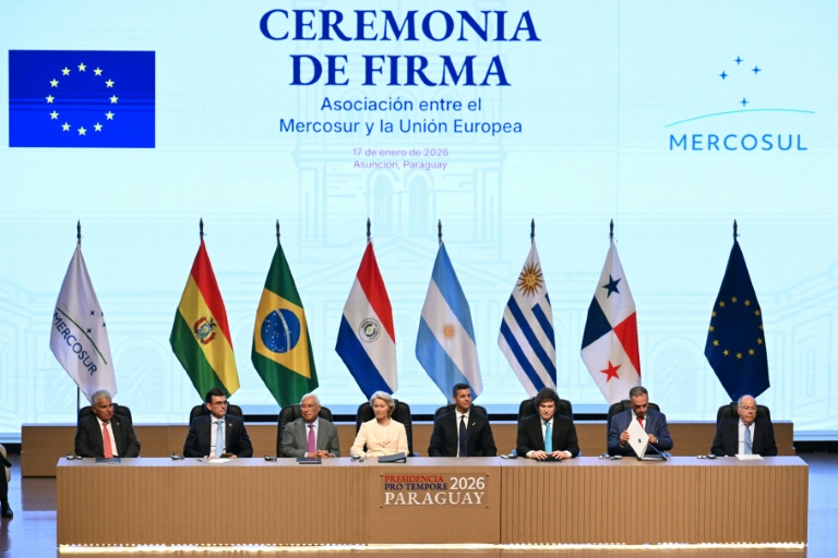 Des leaders de l'UE et des pays du Mercosur, à Asuncion, au Paraguay le 17 janvier 2026