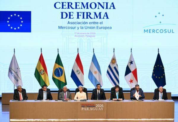 Des leaders de l'UE et des pays du Mercosur, à Asuncion, au Paraguay le 17 janvier 2026