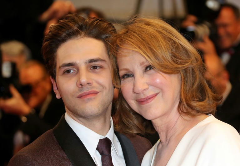 Le réalisateur canadien Xavier Dolan (G) et l’actrice française Nathalie Baye après la projection du film 
