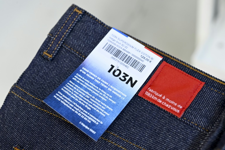 Un jean de la marque 1083 fabriqué à Rupt-en-Moselle, en Moselle, le 12 mars 2024
