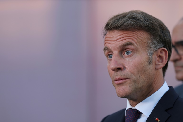 Le président français Emmanuel Macron lors d'un point presse à Bordeaux le 27 juillet 2026