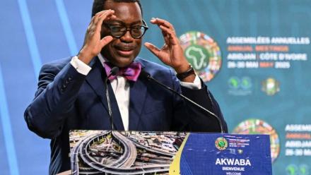 Akinwumi Adesina, président de la Banque africaine de développement (BAD), prononce un discours à Abidjan, le 27 mai 2025