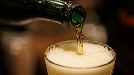 Une bière servie à Bruxelles, le 14 novembre 2024