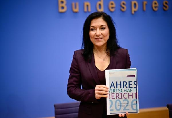  La ministre allemande de l'Économie et de l'Énergie, Katherina Reiche, présente le rapport annuel sur l'économie allemande pour 2026, le 28 janvier 2026 à Berlin