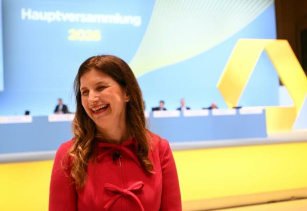 La présidente du directoire de Commerzbank Bettina Orlopp lors de l'AG d'actionnaires à Wiesbaden, le 20 mai 2020