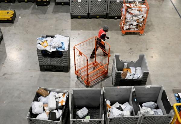 Une plateforme Colissimo au Thillay, le 15 décembre 2022 dans le Val-d'Osie
