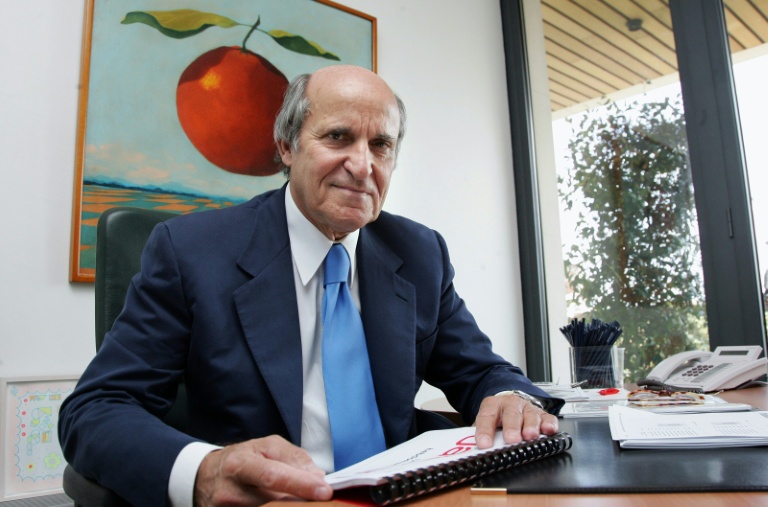 Axel Ganz, ancien patron de Prisma Presse, pose dans son bureau parisien, le 20 septembre 2006