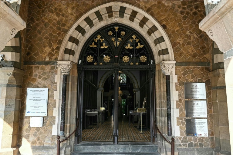 L'entrée de la bibliothèque victorienne David Sassoon à Bombay, le 9 octobre 2026 
