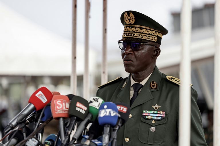 Le chef d'état-major général du Sénégal, le général Mbaye Cissé, lors d'une cérémonie de restitution par la France de ses deux dernières installations militaires, le 17 juillet 2025 à Dakar