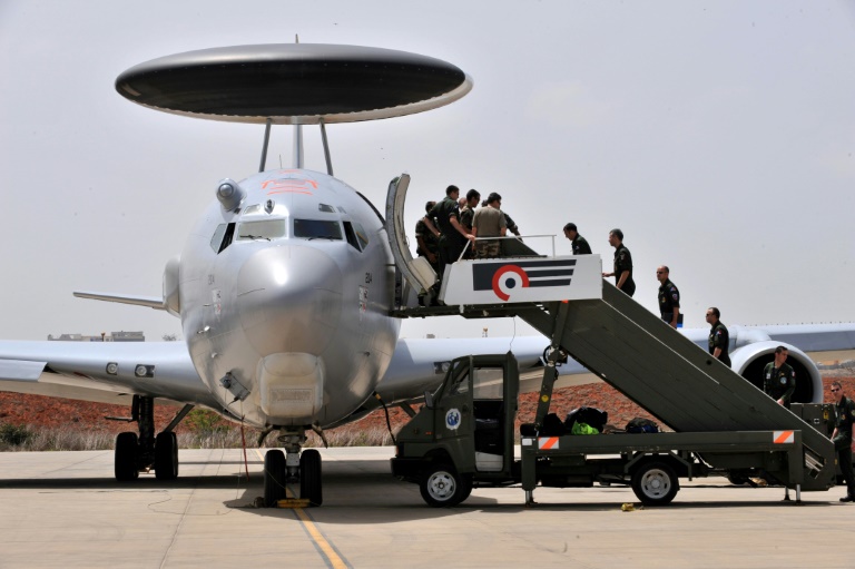 Un avion équipé d'un radar