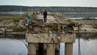 Pont détruit sur la Donets, à Satriï Saltiv, dans l'est de l'Ukraine, le 30 September 2022
