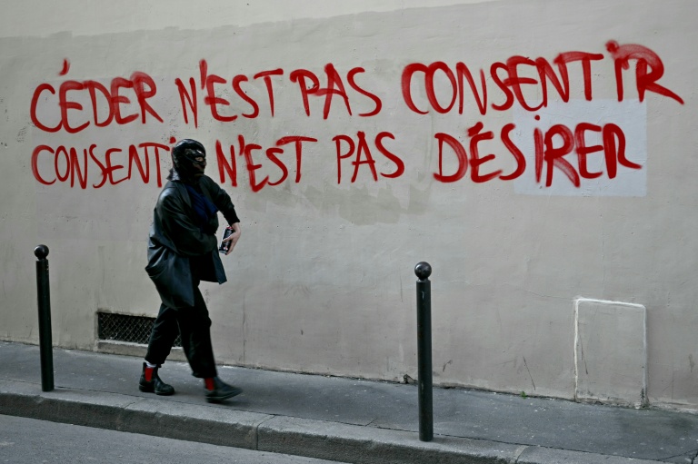 Au cours d’une marche dans le cadre de la journée internationale des droits des Femmes, à Paris le 8 mars 2025
