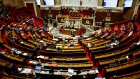 Le ministre de l'Intérieur Gérald Darmanin (c) lors des débats sur le projet de loi immigration à l'Assemblée nationale, le 7 décembre 2023 à Paris