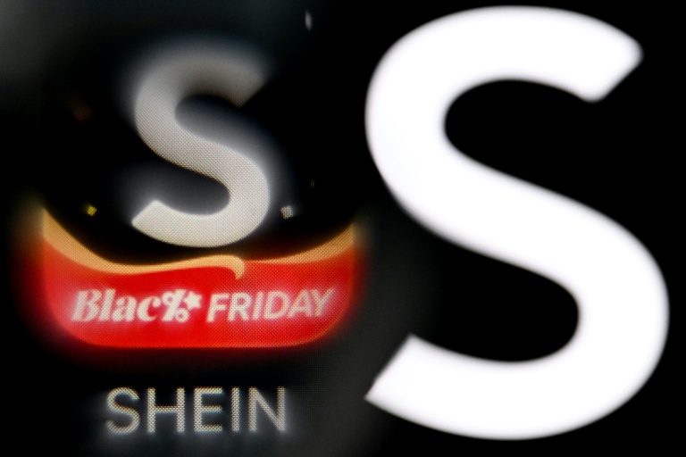 Le logo de la société chinoise de commerce en ligne Shein, le 7 novembre 2025 à Francfort, en Allemagne