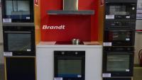 Des fours de la marque Brandt sont exposés dans une usine, le 16 janvier 2025 à Saint-Jean-de-la-Ruelle (Loiret)