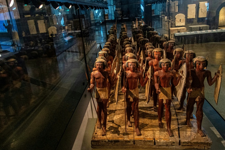 Le Grand musée égyptien, photographié le 5 mai 2025, officiellement inauguré le 1er novembre 2025