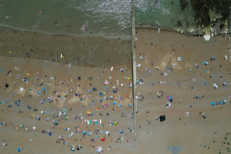 Photo aérienne de la plage de Saltdan, près de Brighton, sur la côte sud de l'Angleterre, le 25 mai 2026