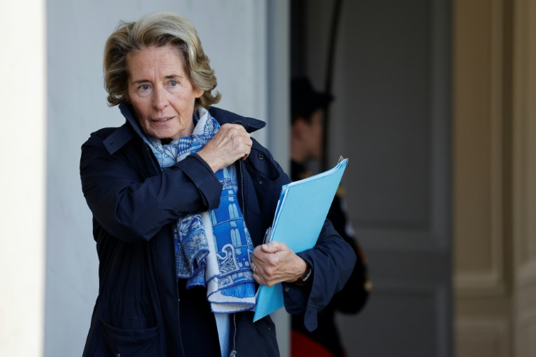 Caroline Cayeux, alors ministre déléguée chargée des Collectivités territoriales, à la sortie de L'Elysée, le 26 octobre 2022 à Paris
